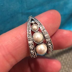 Silver/pearl earrings